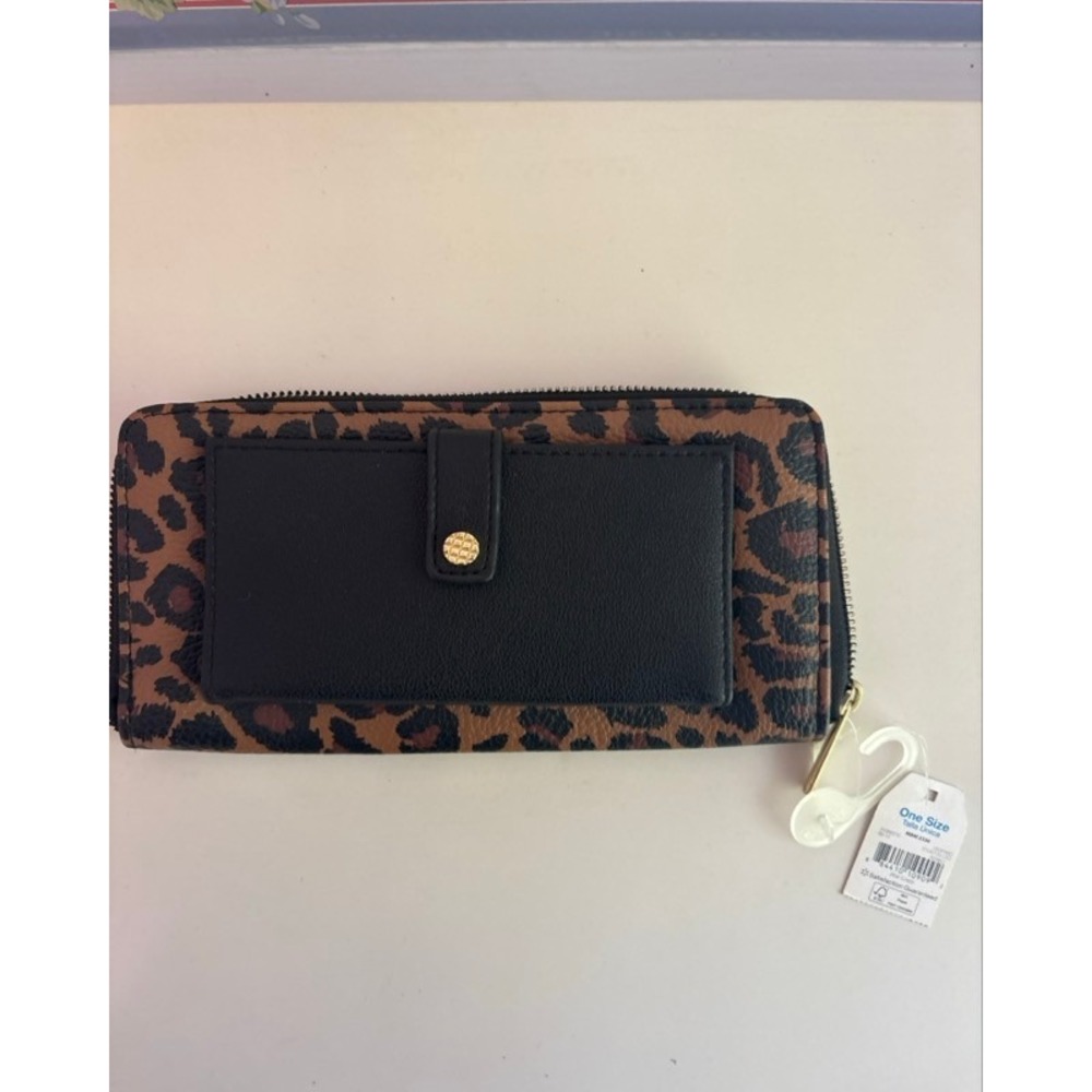 Time and Tru Leopard Print Zip Around Wallet with Front Organizer Pocket Black